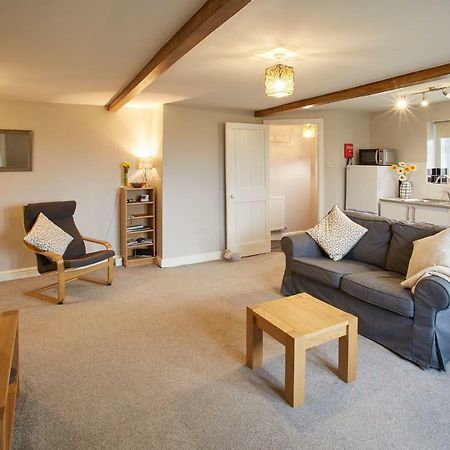 Host & Stay - Cosy Cottage Emley Экстерьер фото
