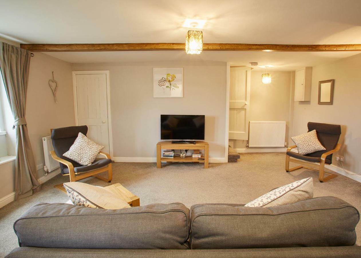 Host & Stay - Cosy Cottage Emley Экстерьер фото